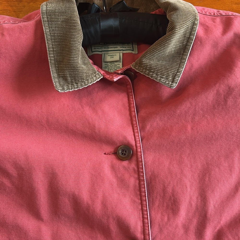 L.L.Bean Quilted Woman’s Barn coat Jacket Color Barn Red - Picture 6 of 12